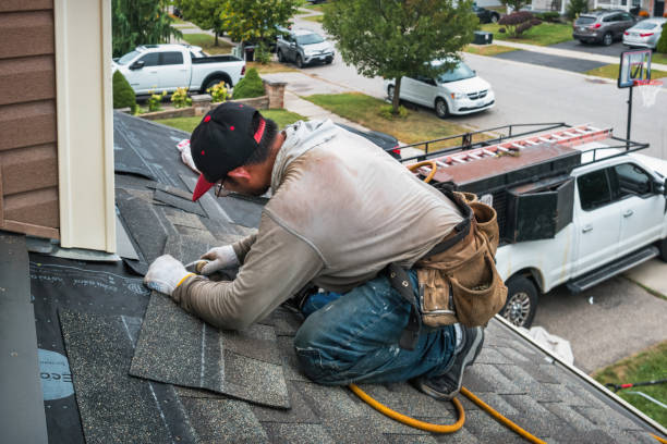 Professional Gutter Installation technician working in Hudson, TX